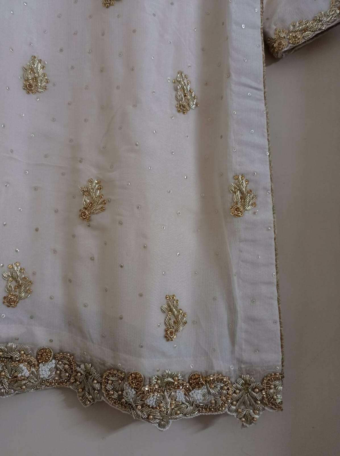 White Embroidery | Women Locally Made Kurta | Small | Preloved