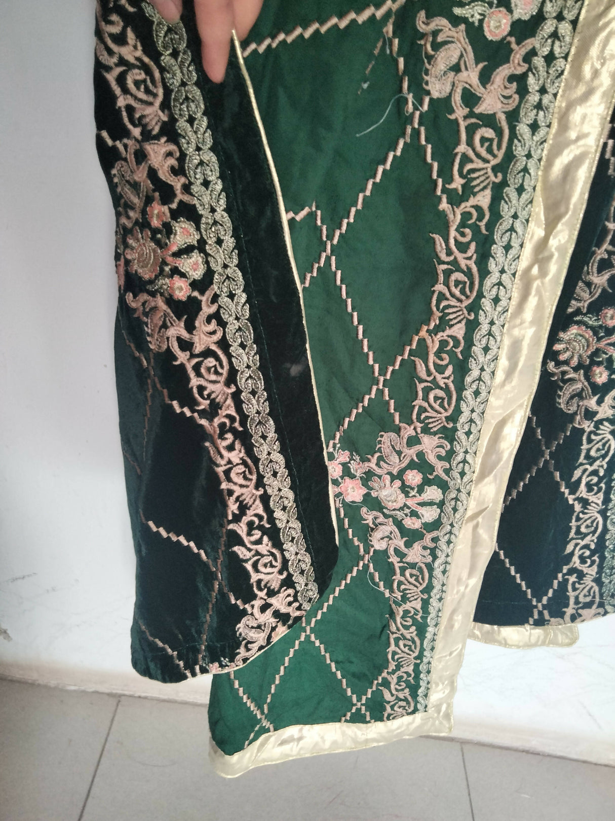 Dark green embroidery shawl | Women Accessories | Dupattas & Shawls | Worn Once