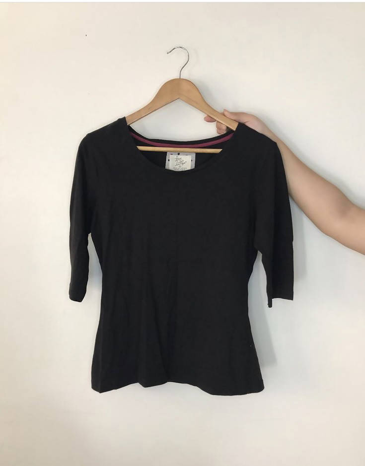 Love to Lounge | Black Plain Black Tee | Women Tops & Shirts | Medium | Preloved