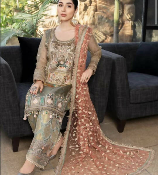 برشکا | 3 پی سی کڑھائی والا لباس (سائز: ایم) | خواتین رسمی | ایک بار پہنا۔