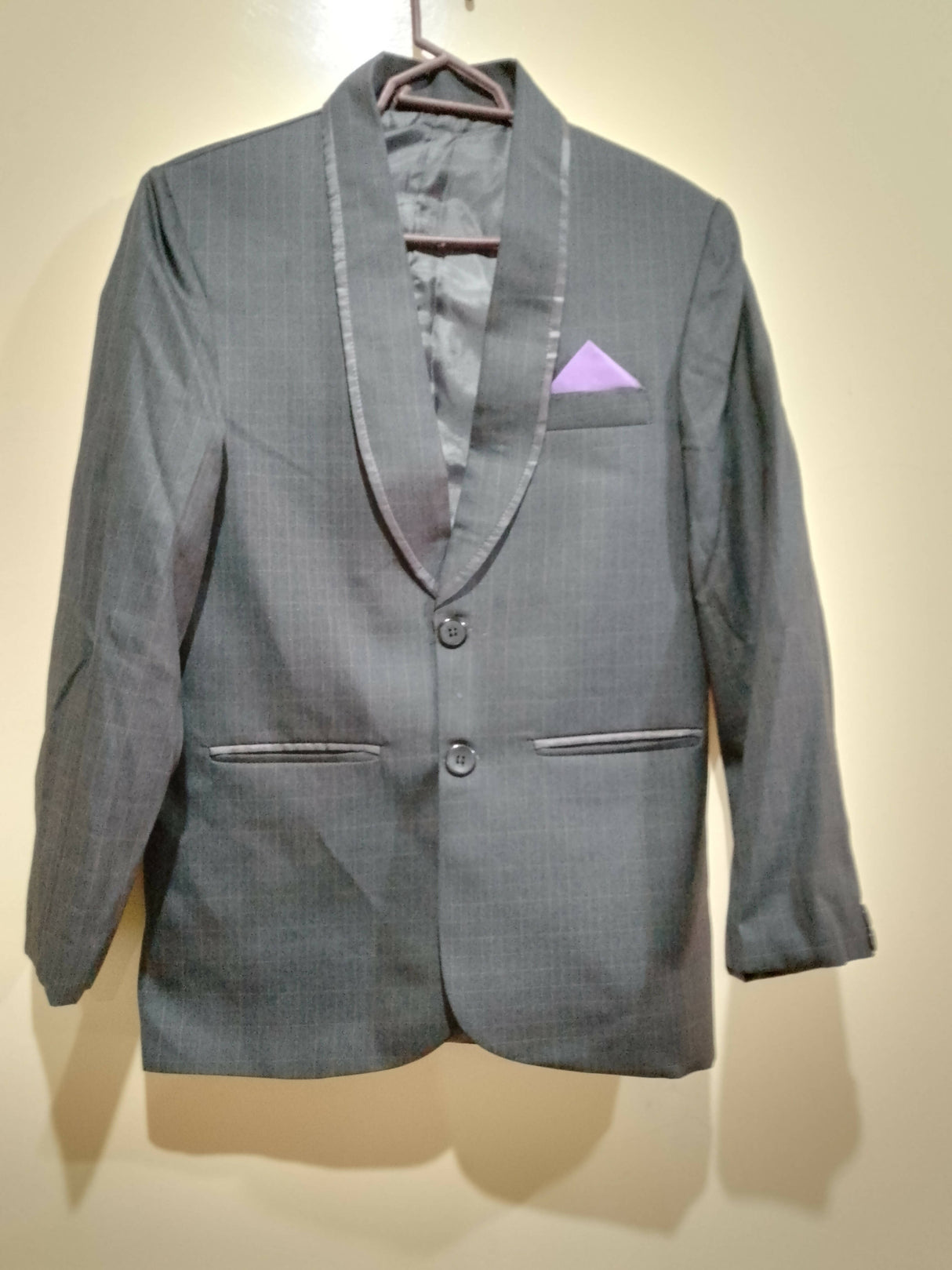 4 پیس لڑکوں کی پینٹ کوٹ شرٹ اور سلک ٹائی کے ساتھ واسکٹ (سائز: S ) | لڑکے نیچے اور پتلون | ٹاپس اور شرٹ | ایک بار پہنا۔