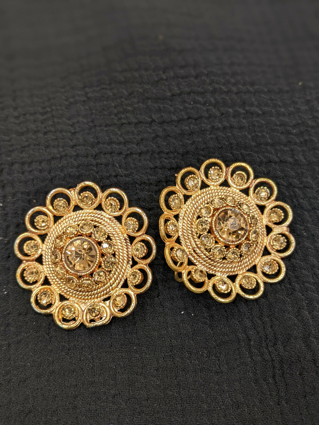 Gold Earstuds | Women Jewelry | Earrings | Preloved