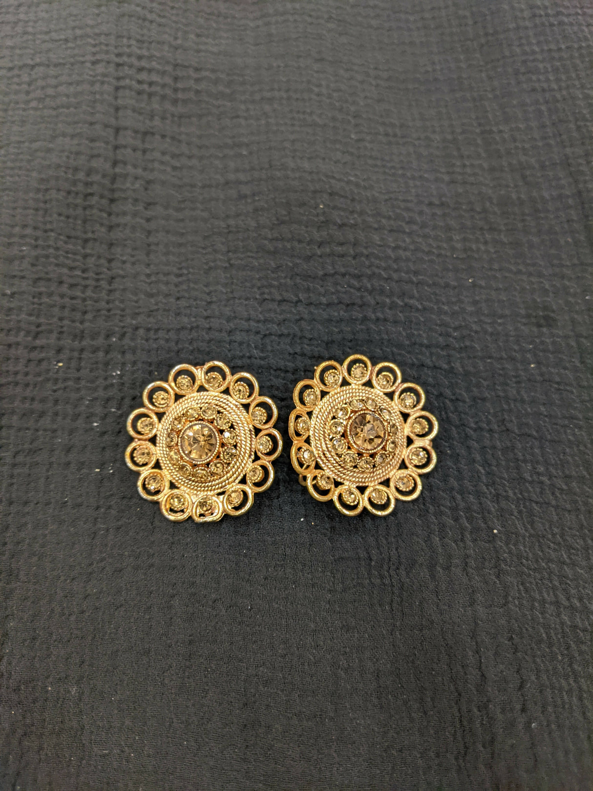 Gold Earstuds | Women Jewelry | Earrings | Preloved