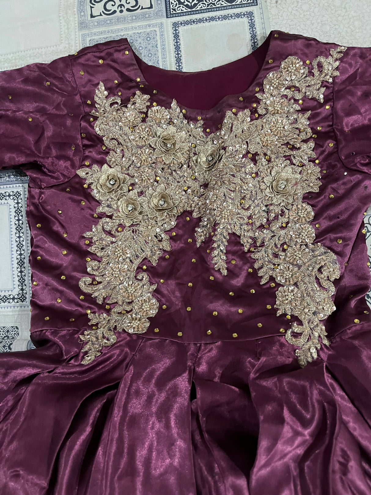 انڈین سلک فراک (سائز: ایم) | خواتین کے فراکس اور میکسس | ایک بار پہنا۔