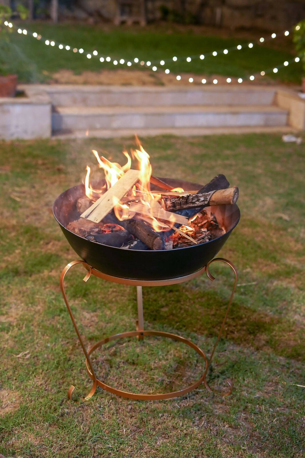 گولڈن اسٹینڈ کے ساتھ پورٹیبل فائر پٹ | آپ کے گھر کے لیے | بالکل نیا