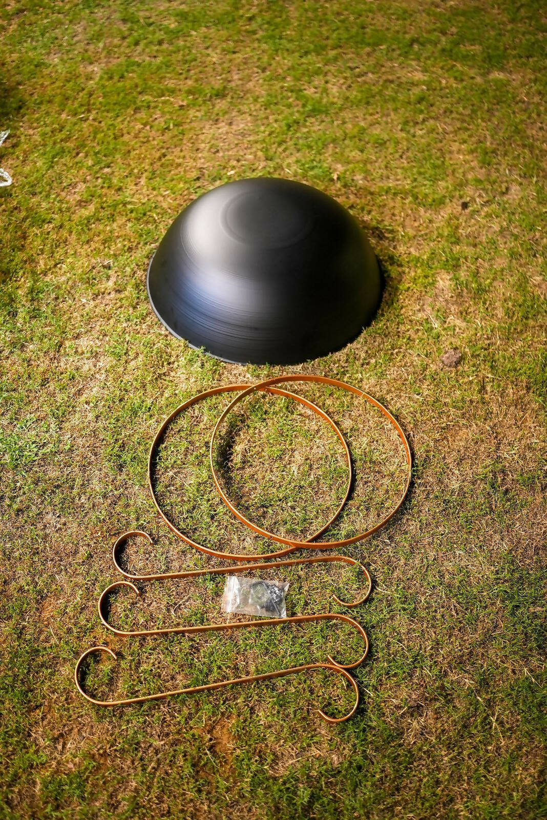 گولڈن اسٹینڈ کے ساتھ پورٹیبل فائر پٹ | آپ کے گھر کے لیے | بالکل نیا