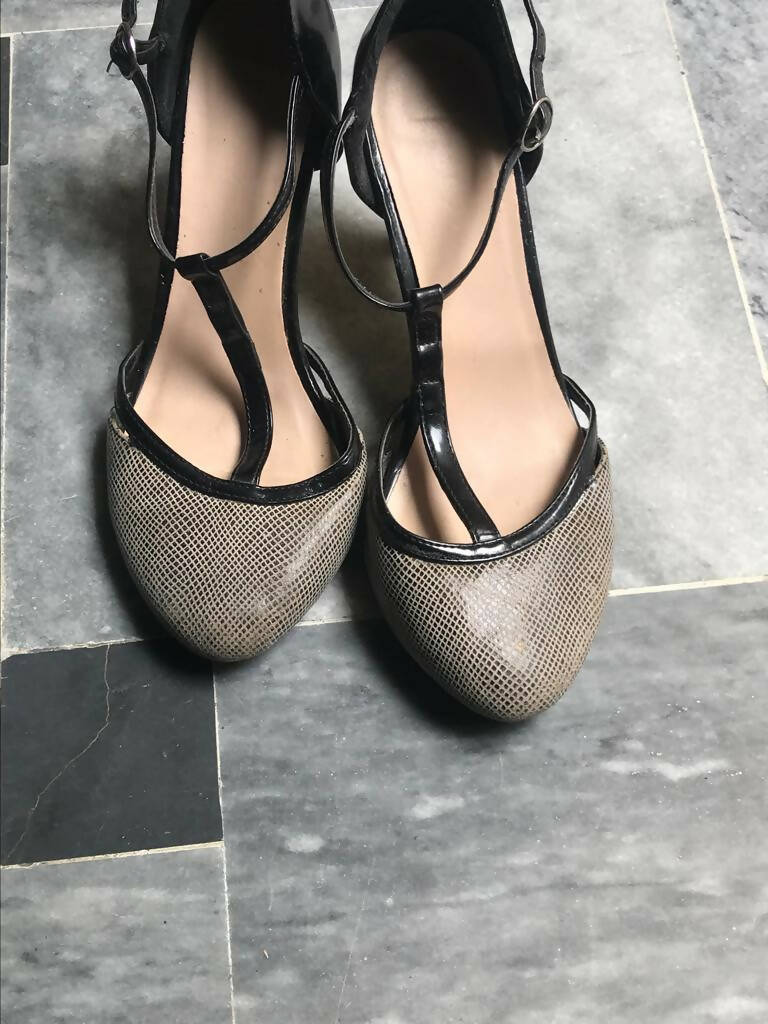 پٹا ہیلس (سائز: M ) | خواتین کے جوتے | پریلوڈ