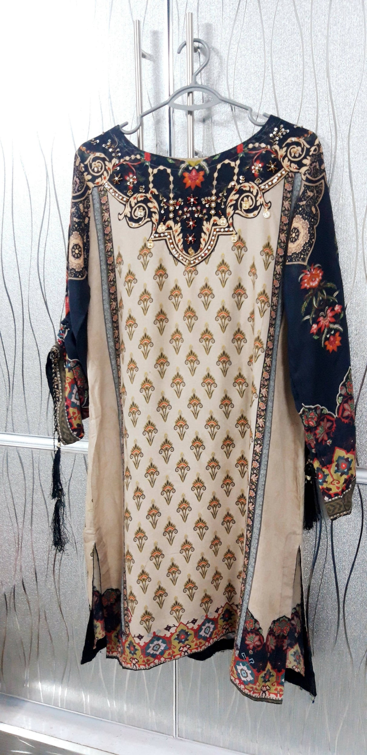 Printed 2 PC Viscos Lawn Suit | Women Locally Made Kurta | Medium | Preloved