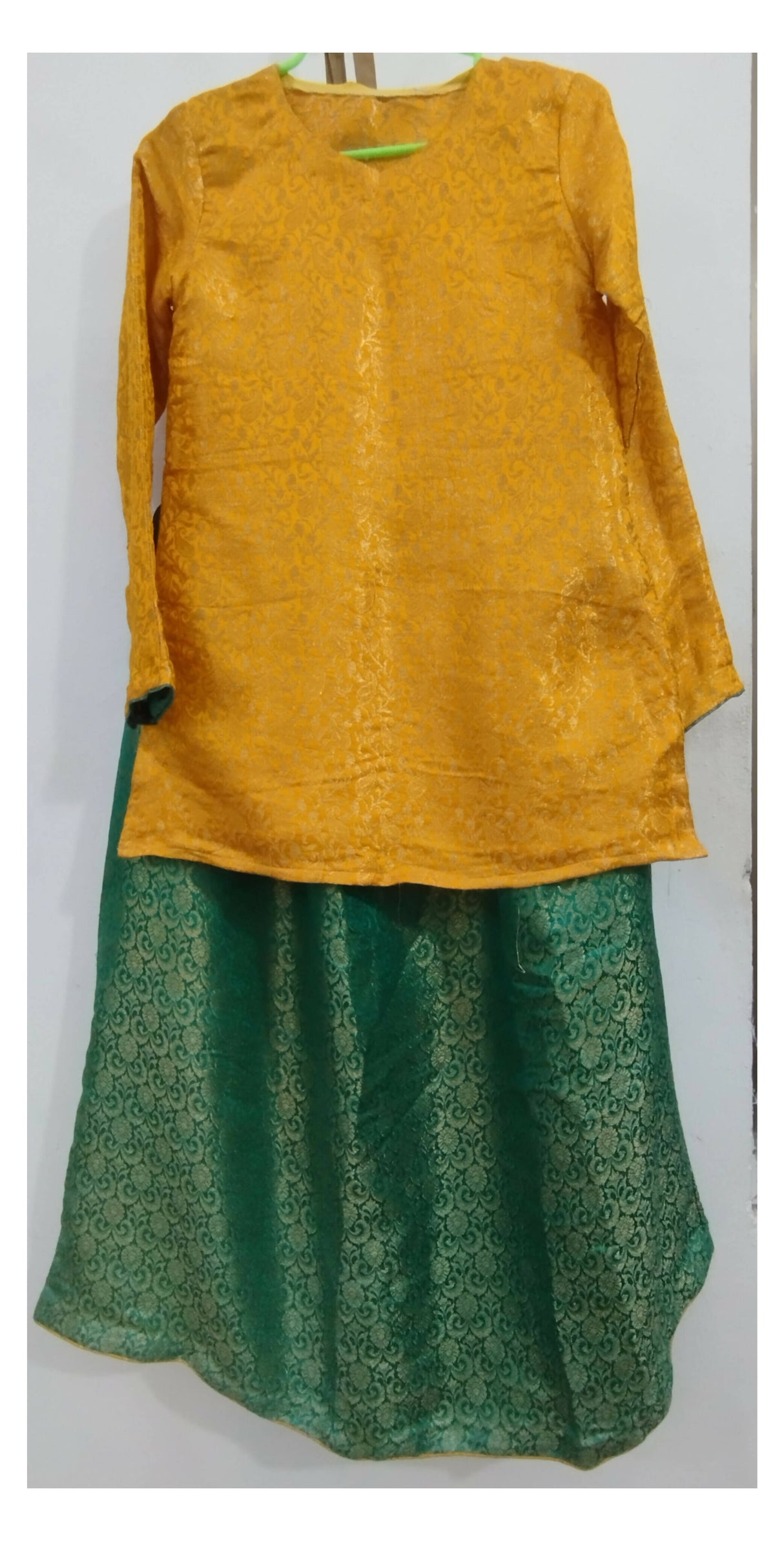 Beautiful Banarsi Lehnga | Girls Shalwar Kameez | Small | Worn Once