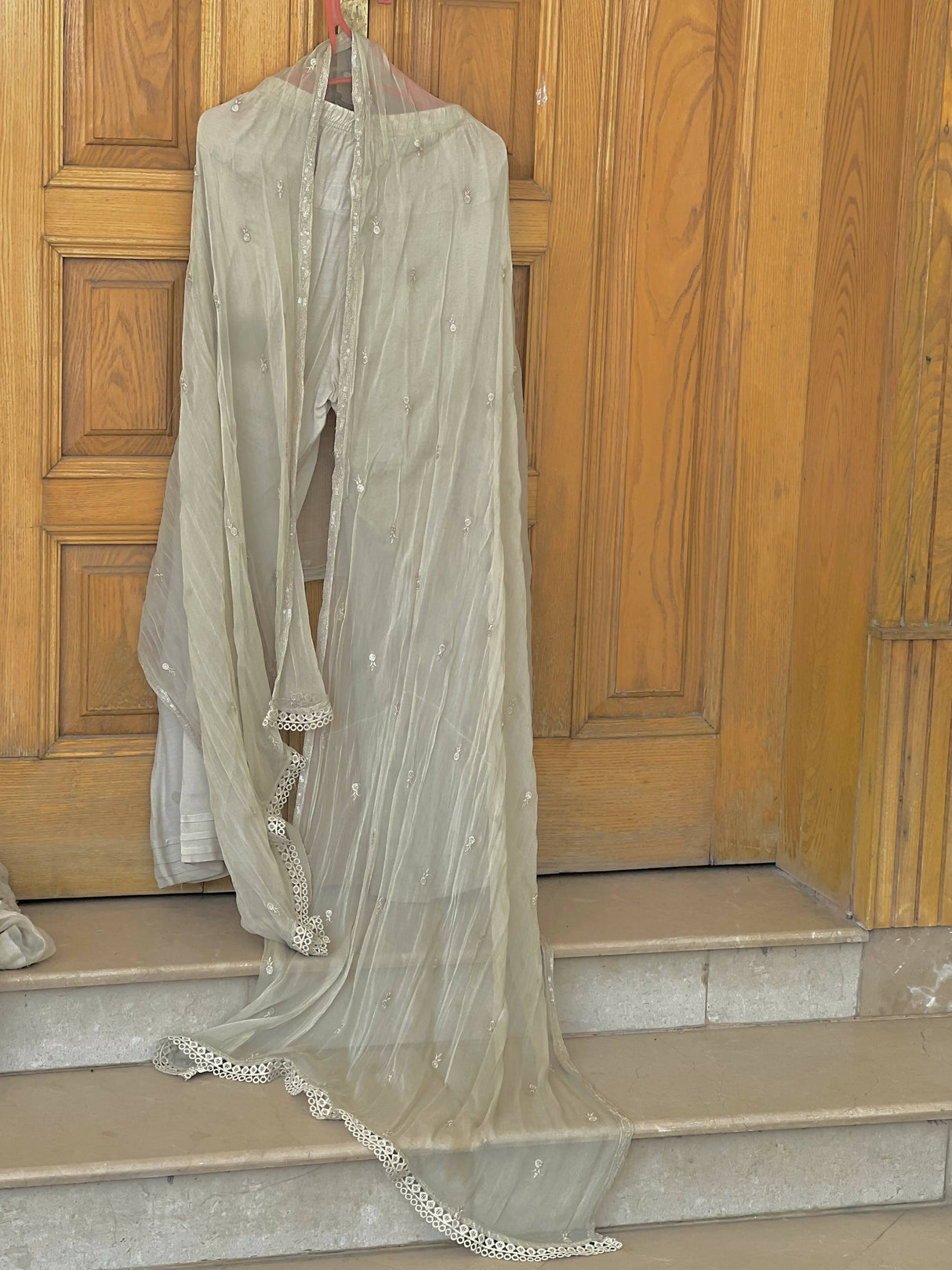 ShapPosh | 3 Pc Embroidered Kurta| Women Branded Kurta | Small | Preloved