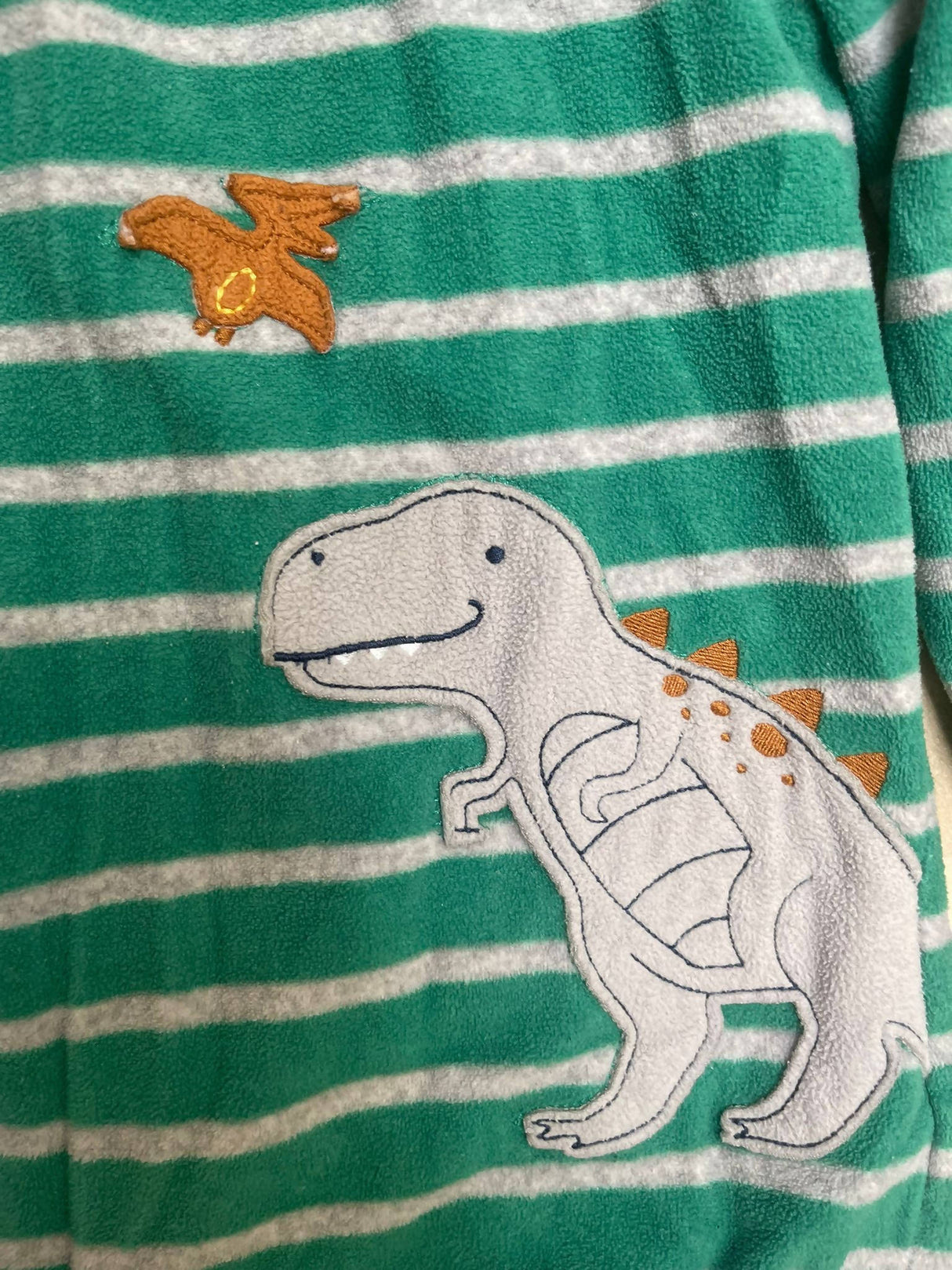 Carters OshKosh | Green Onesie | Baby Bodysuits & Onesies | Size: 24 months | Preloved