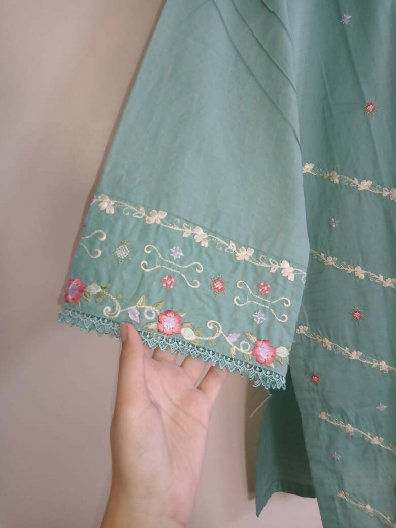 Floral Embroidered Kurta | Women Locally Made Kurta | Small | New