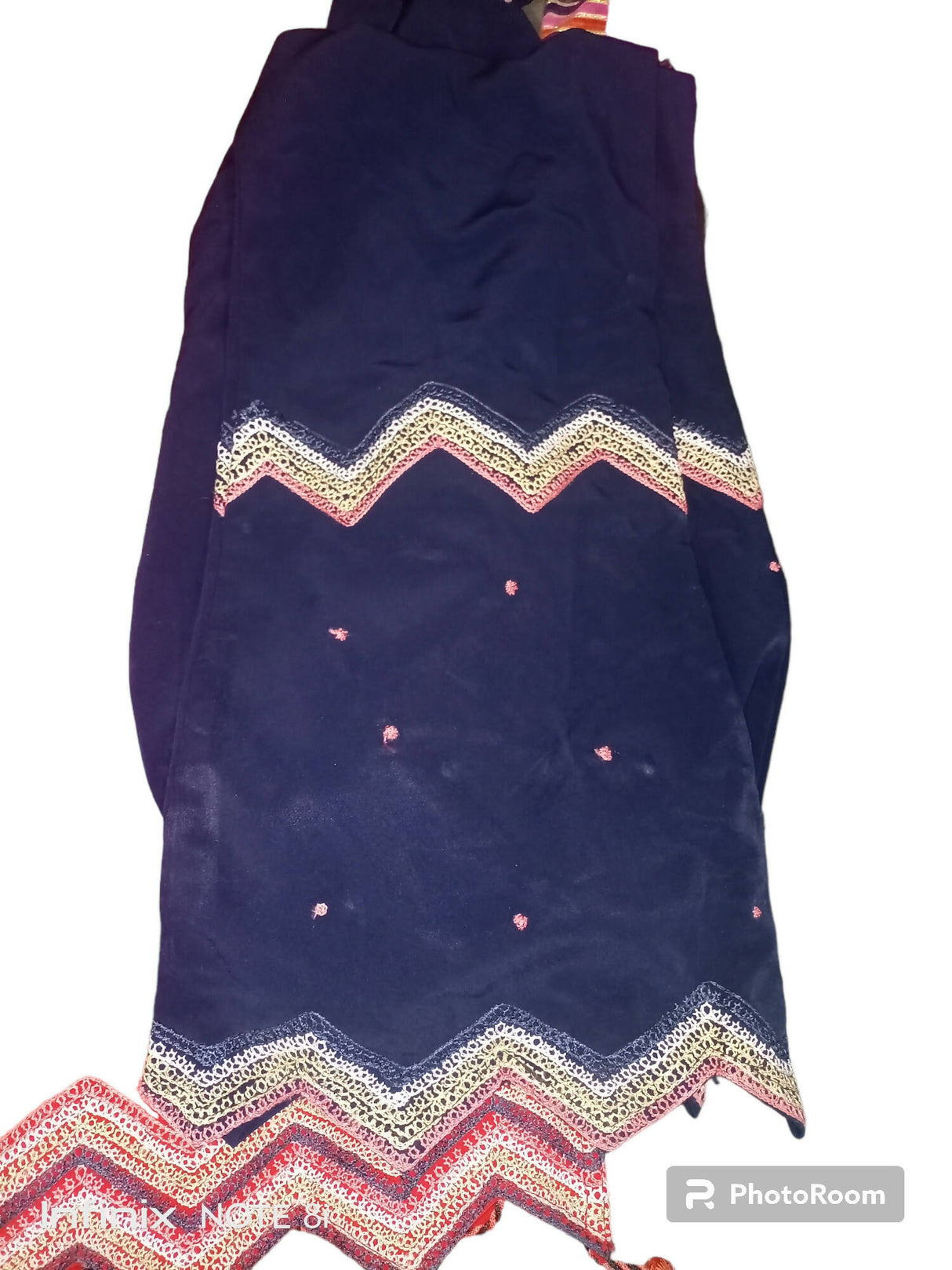 کڑھائی والی قمیض اور پتلون (سائز: M ) | خواتین کا کرتہ | ایک بار پہنا۔