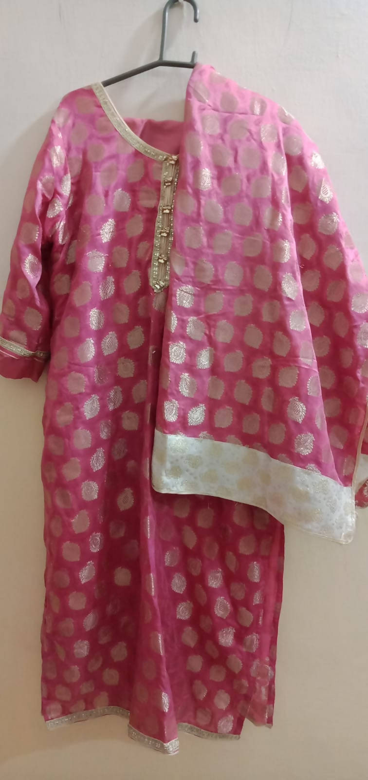 Pink Banarsi 3 PC fancy Suit | Women Locally Made Formals | Medium | Preloved