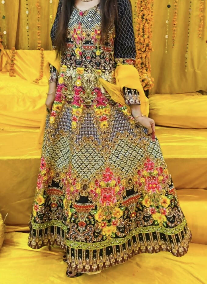 Stylish Mehendi Maxis | Women Bridals | Medium | Worn Once