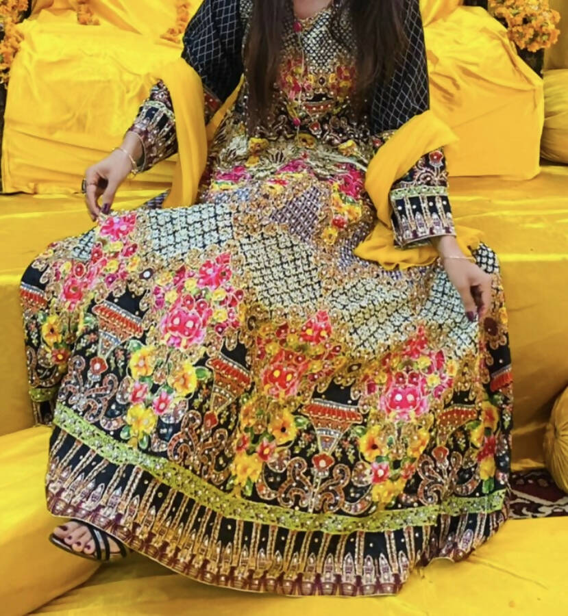 Stylish Mehendi Maxis | Women Bridals | Medium | Worn Once