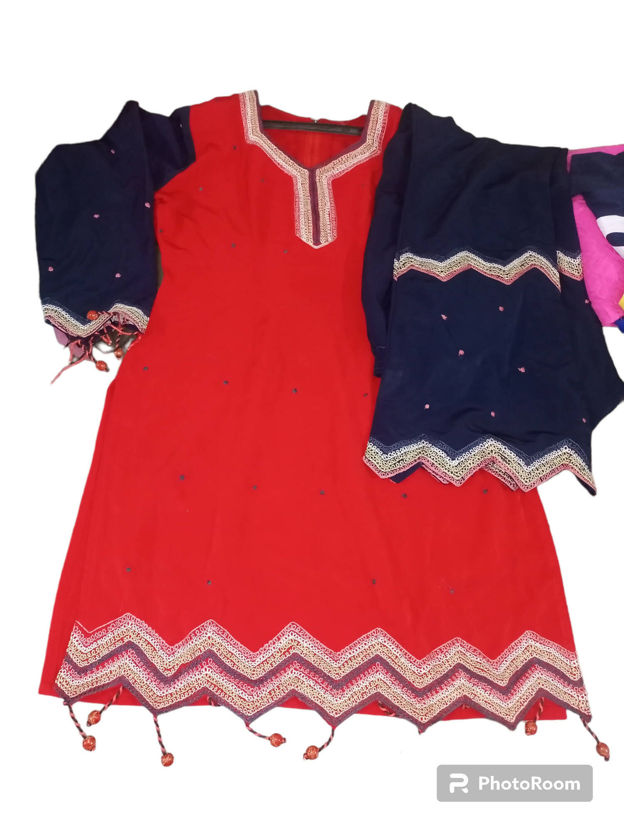 کڑھائی والی قمیض اور پتلون (سائز: M ) | خواتین کا کرتہ | ایک بار پہنا۔