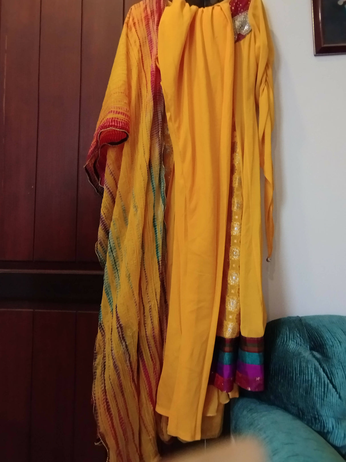 Rizwan Moazzam | Party Wear Long Tail Suit | Women Branded Formals | Medium | Preloved