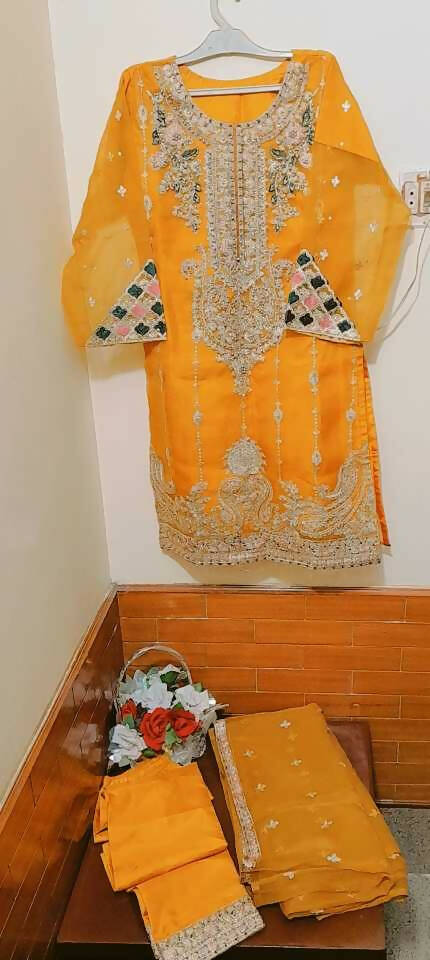 3pc mehndi Suit | Women Locally Made Formals | Medium | Worn Once