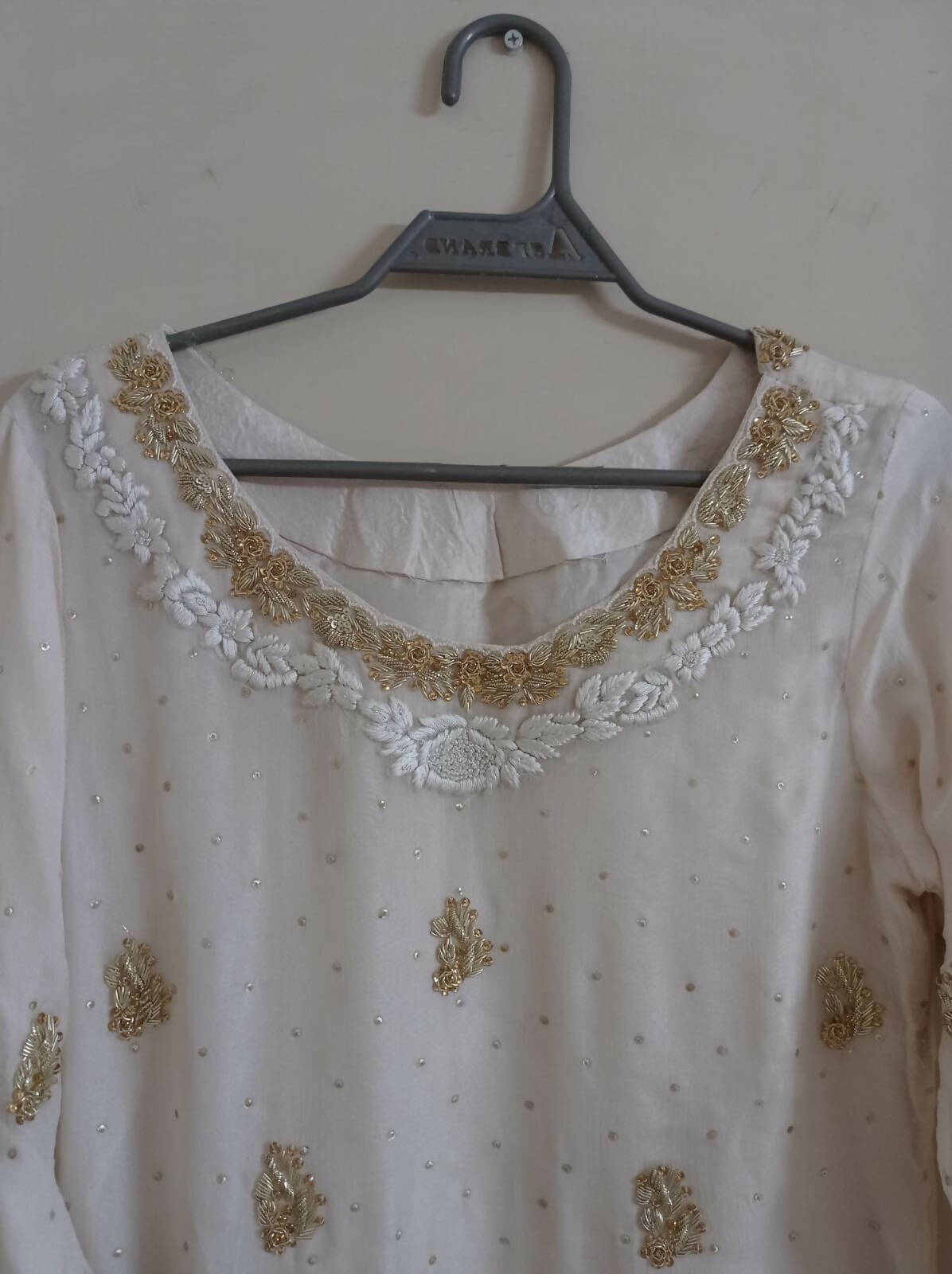 White Embroidery | Women Locally Made Kurta | Small | Preloved