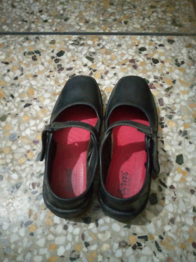 Service | Kids | Girls Shoes | Size: 30 | Preloved