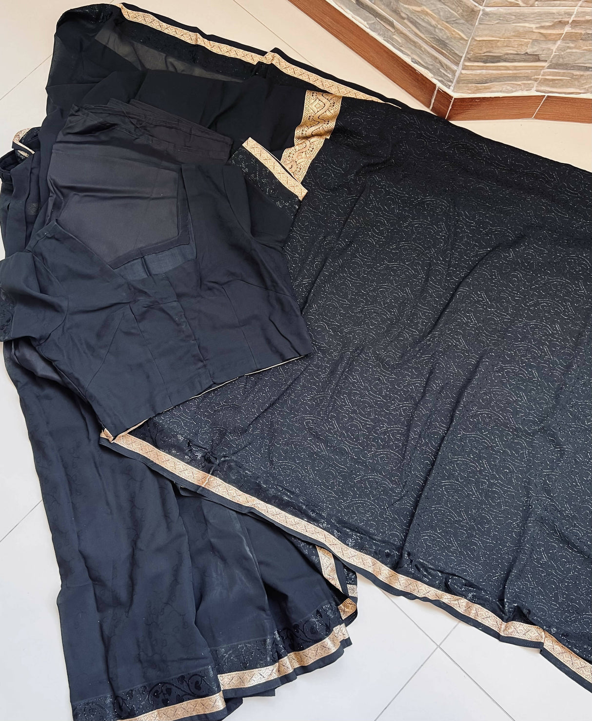 جارجٹ بلیک ساڑھی | خواتین کے فارملز اور ساڑیاں | چھوٹا | پریلوڈ