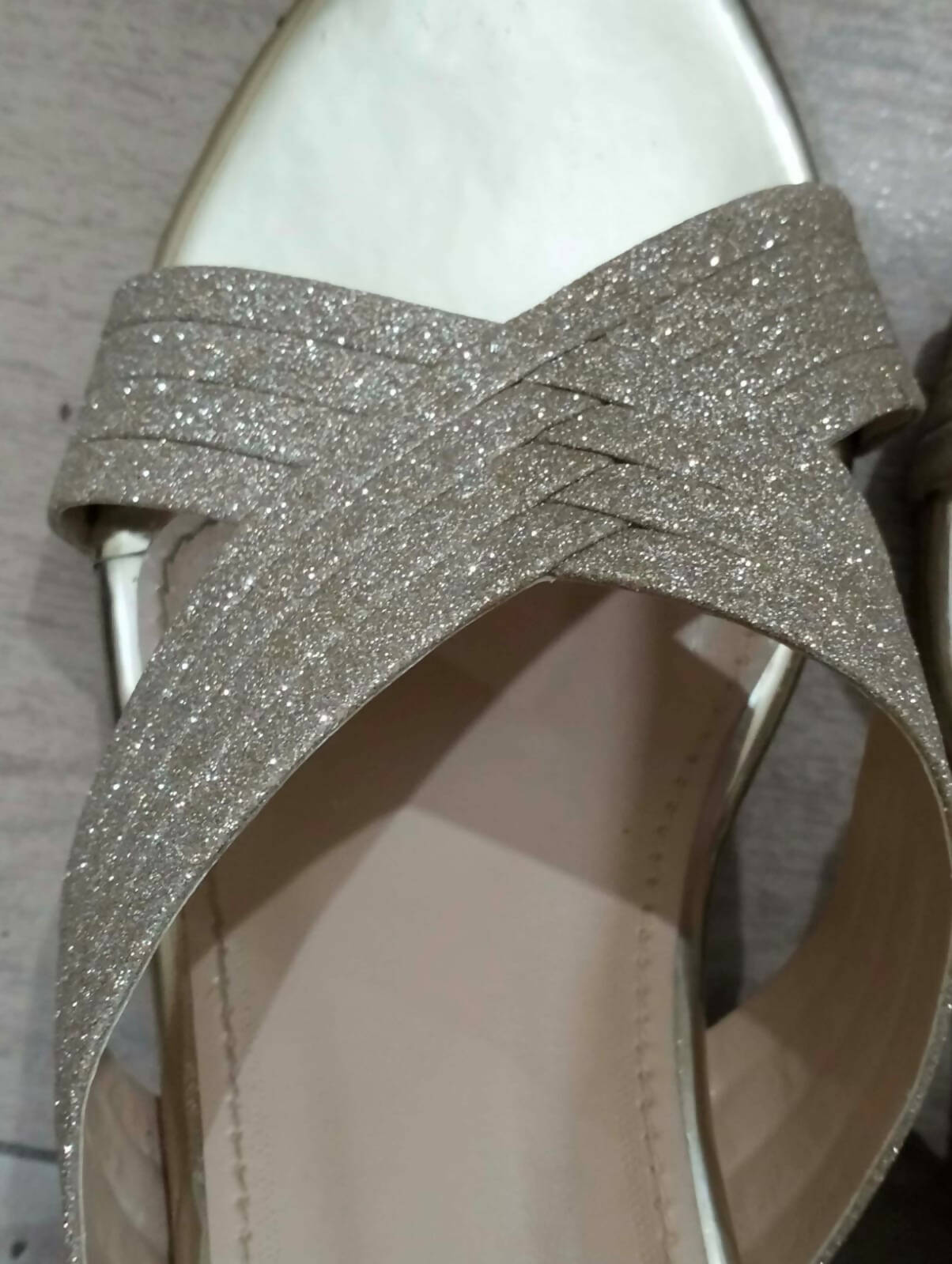 Metro| Golden Shimmer Heels | Women Shoes | Size: 07 | Worn Once