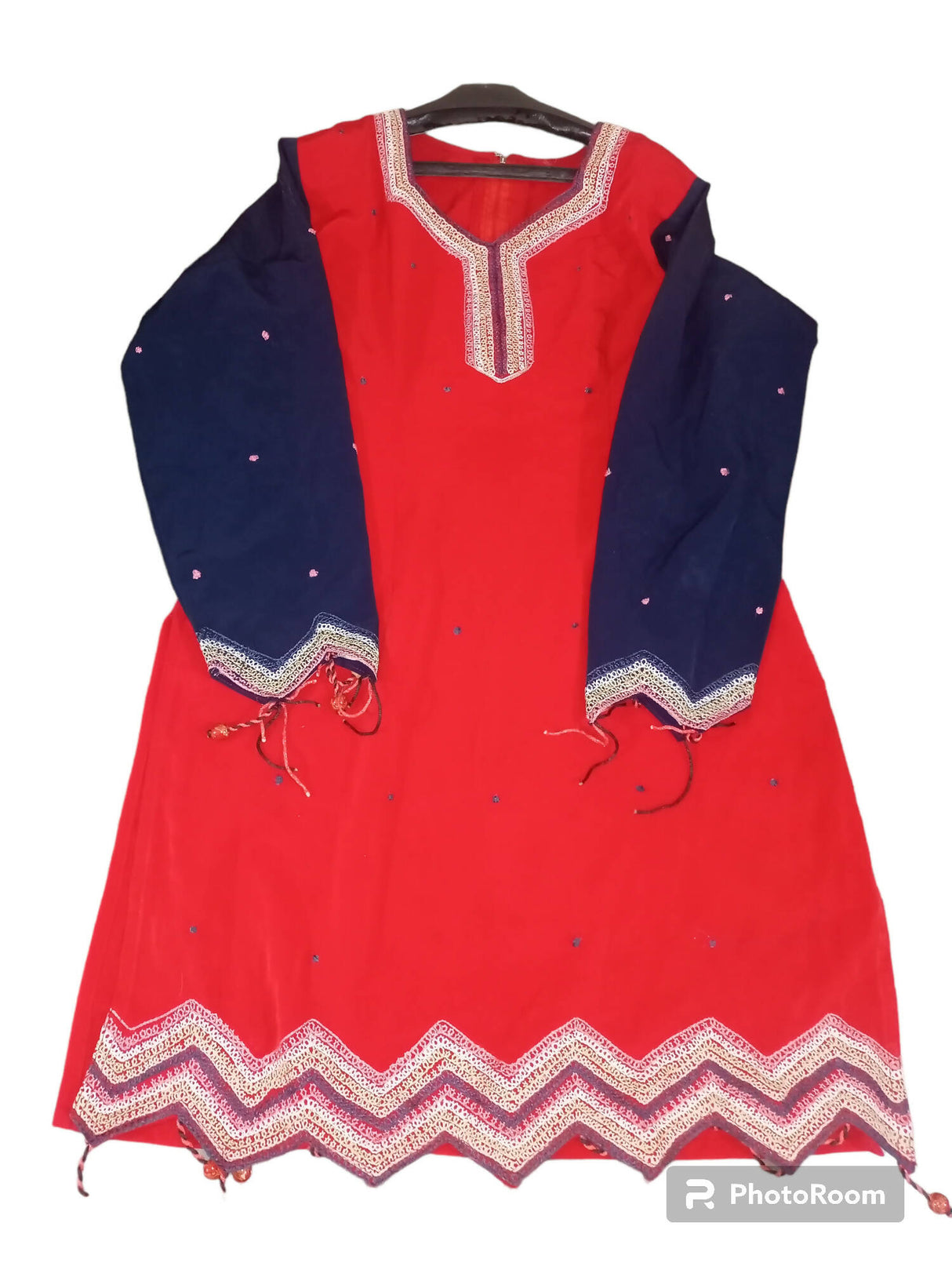 کڑھائی والی قمیض اور پتلون (سائز: M ) | خواتین کا کرتہ | ایک بار پہنا۔