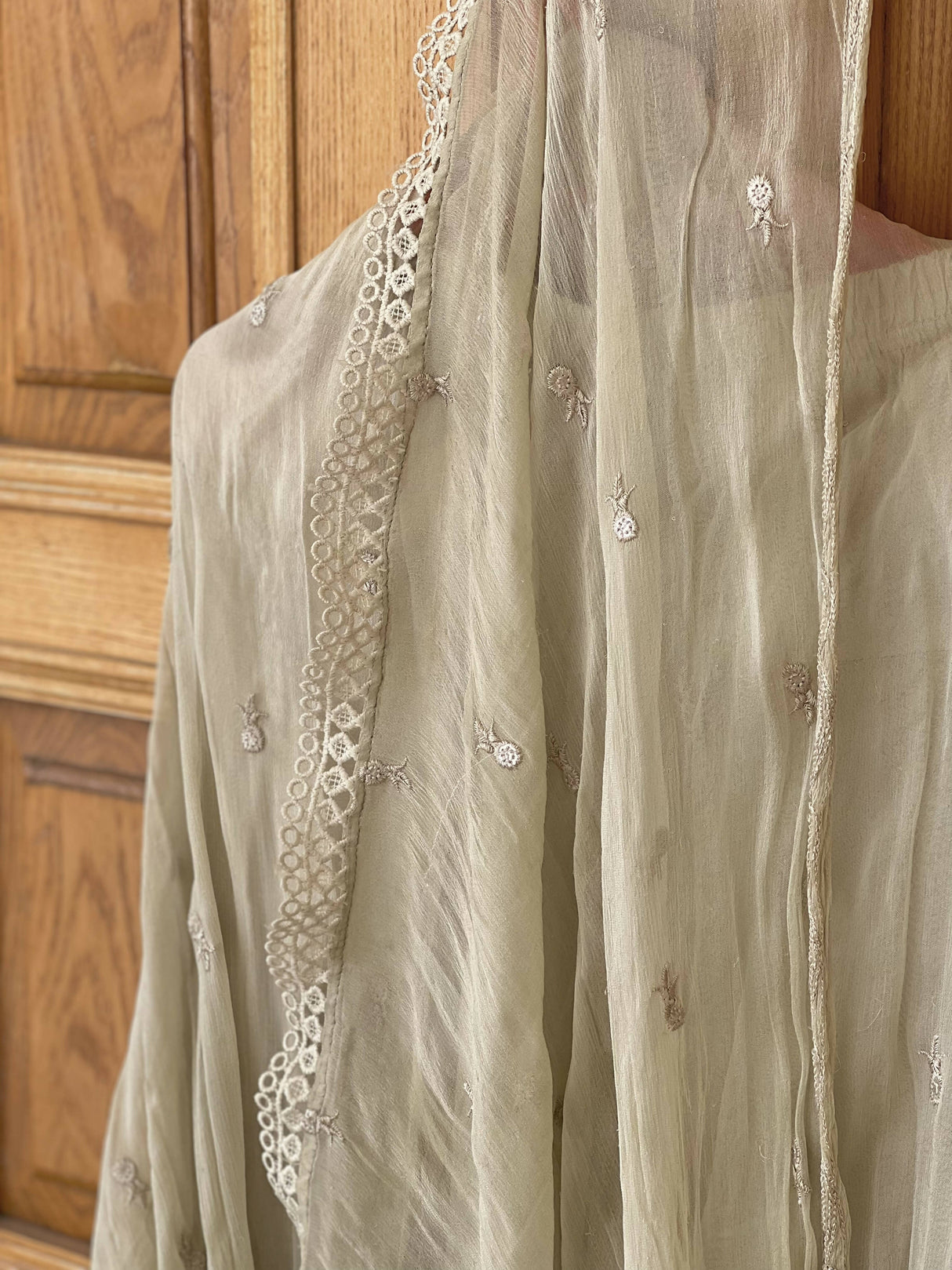 ShapPosh | 3 Pc Embroidered Kurta| Women Branded Kurta | Small | Preloved