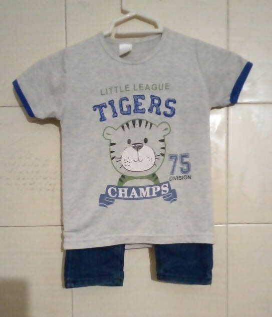 2 pc Boys Suit | Kids | Boys Tops & Shirts | Size: 21 | Preloved