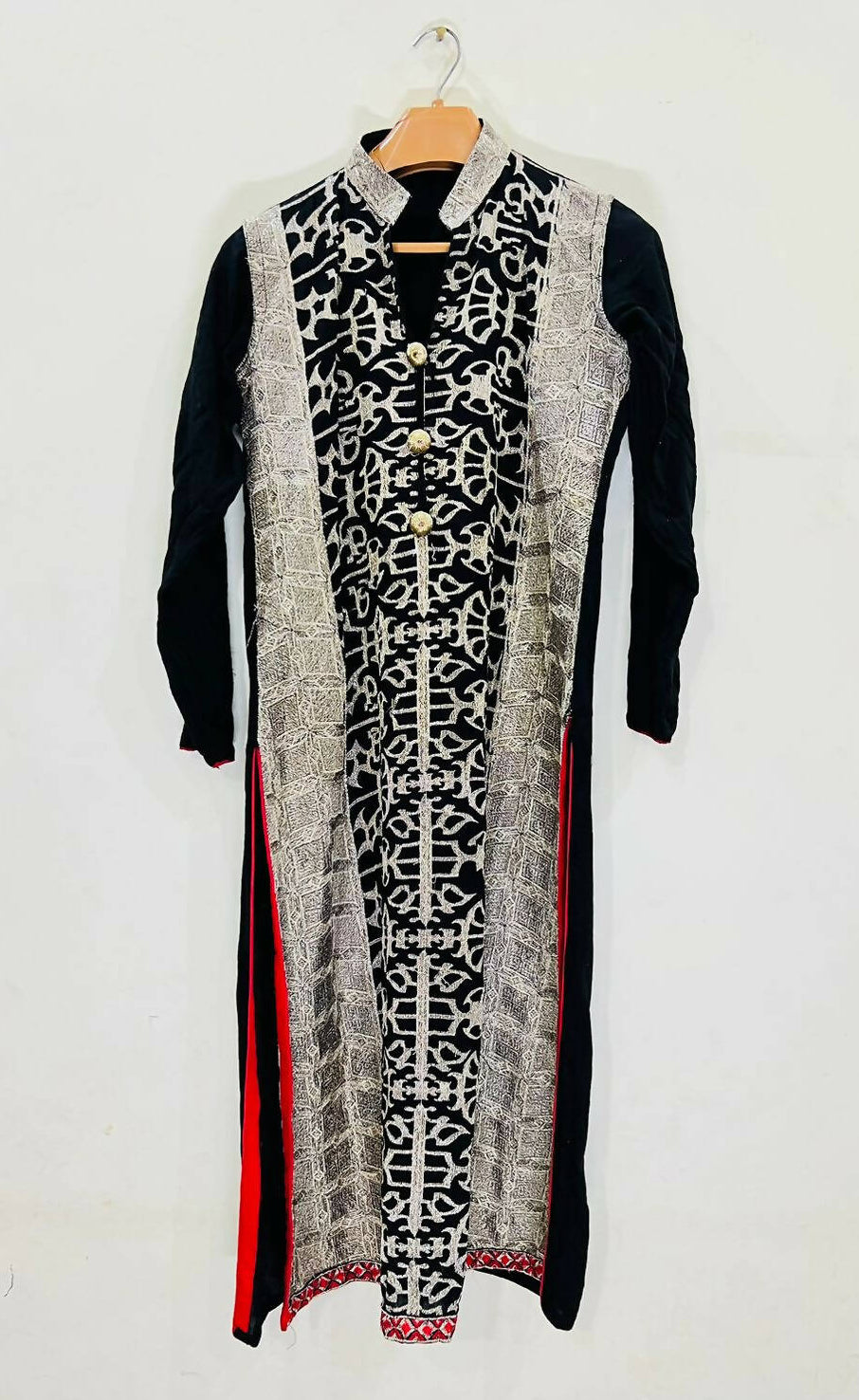 Black kurta with tilla work | Women Locally Made Kurta | Medium | Preloved
