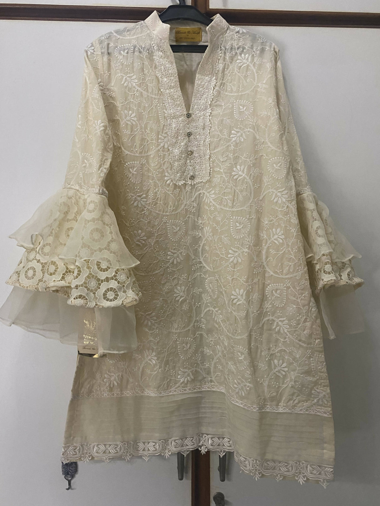 Threads and Motifs | Women Branded Kurta | Medium | New