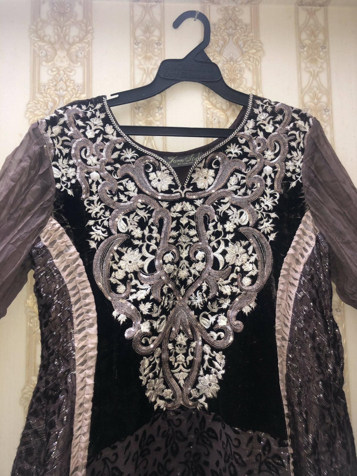 Long frock with drop corners | Women Locally Made Formals | Medium | Preloved