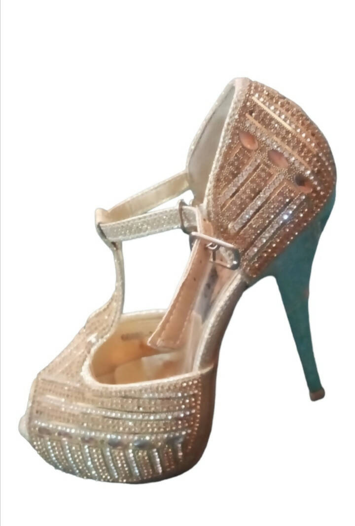 میٹرو | برائیڈل گولڈن ہیلس (سائز: 36) | خواتین کے جوتے | ایک بار پہنا۔