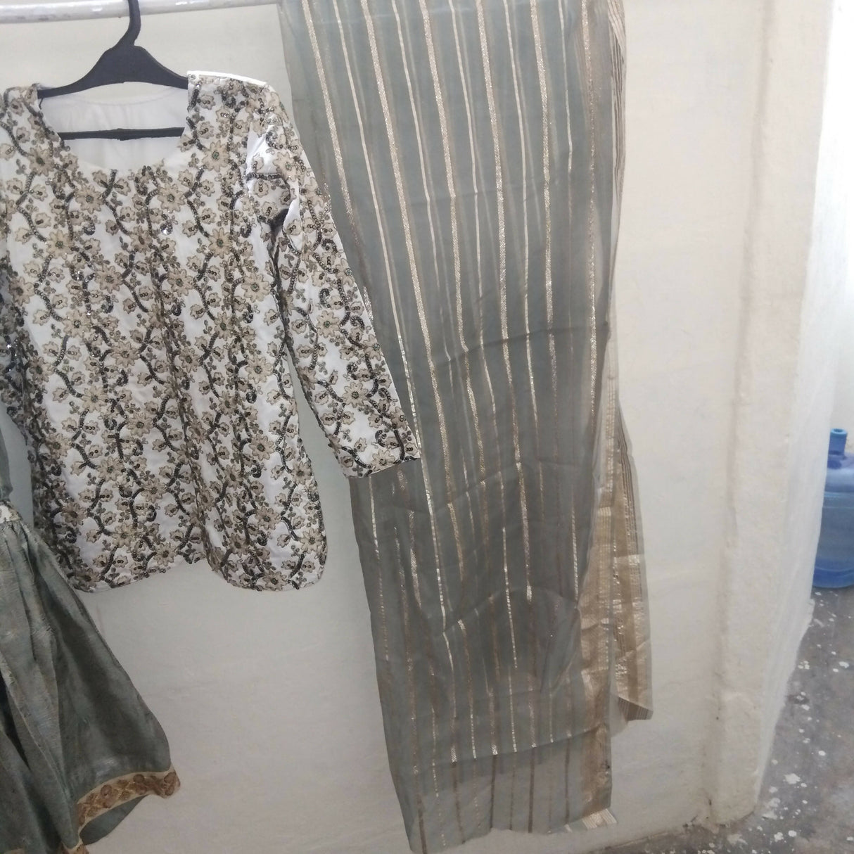 سلور فارمل گھرارا (سائز: ایم ) | خواتین رسمی | ایک بار پہنا۔