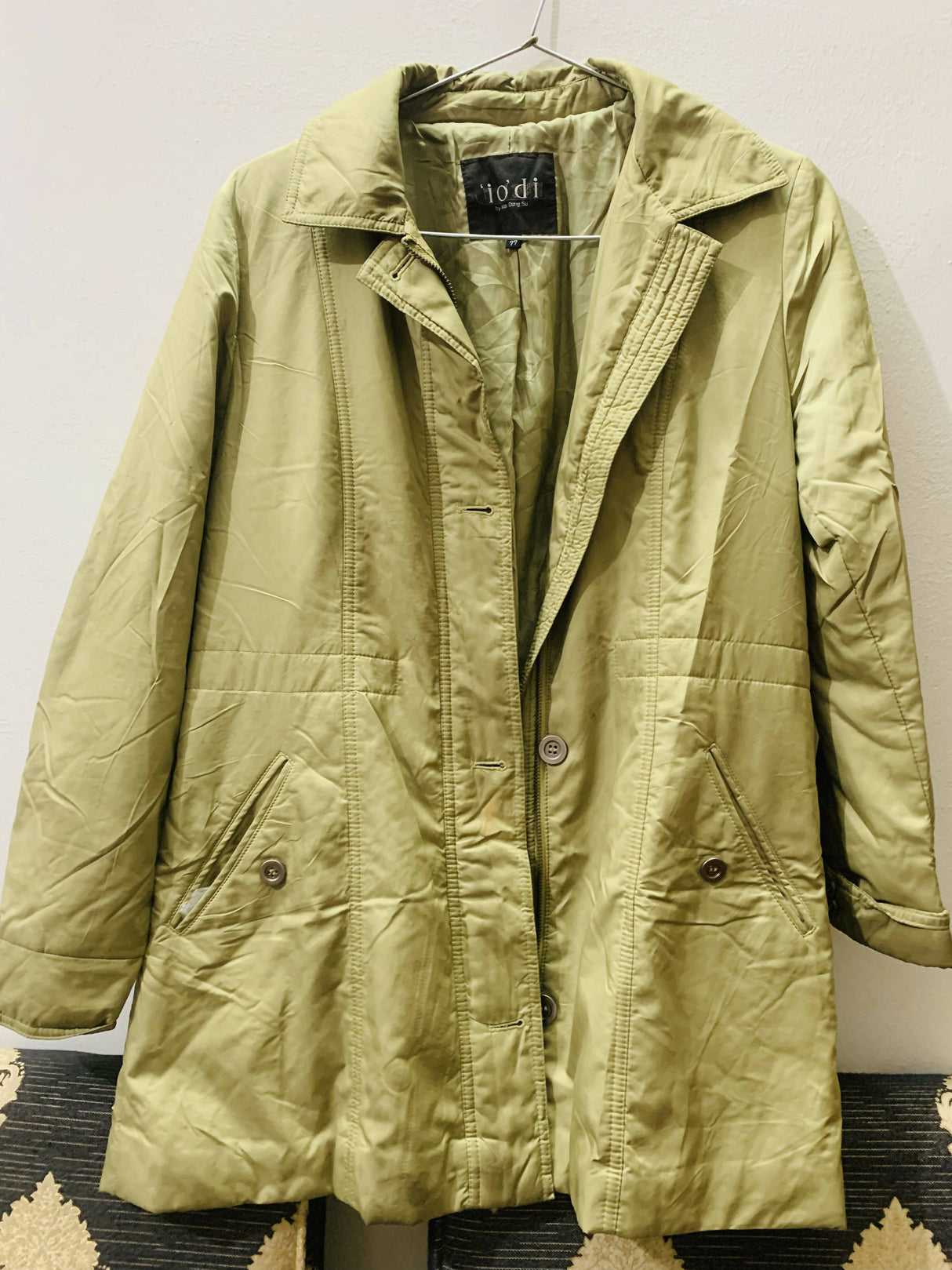 Jodi | Women Sweaters & Jackets | Medium | Preloved