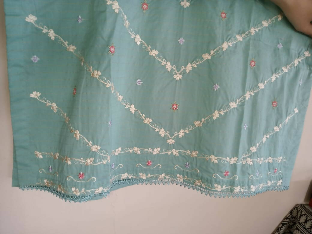 Floral Embroidered Kurta | Women Locally Made Kurta | Small | New