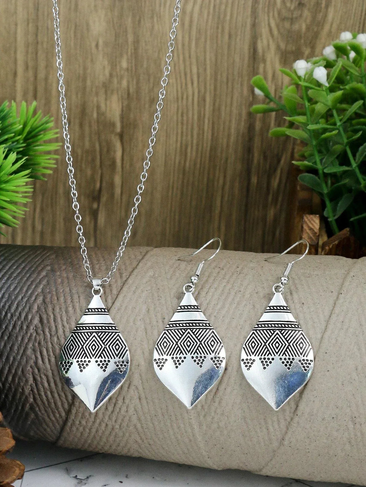 Buy Shein EMERY ROSE 3pcs Geometric Decor Jewelry Set in Pakistan