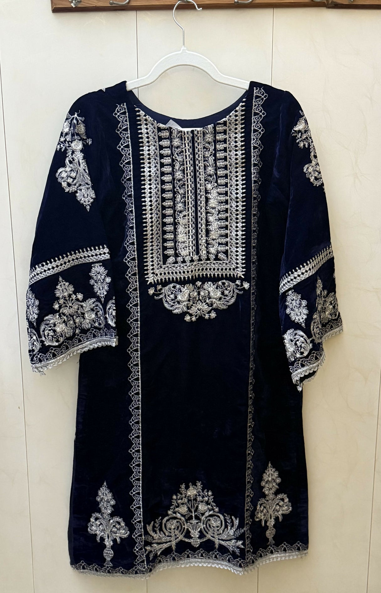 Fabrizo |Blue Velvet Kurta | Women Branded Kurta | Medium | Worn Once