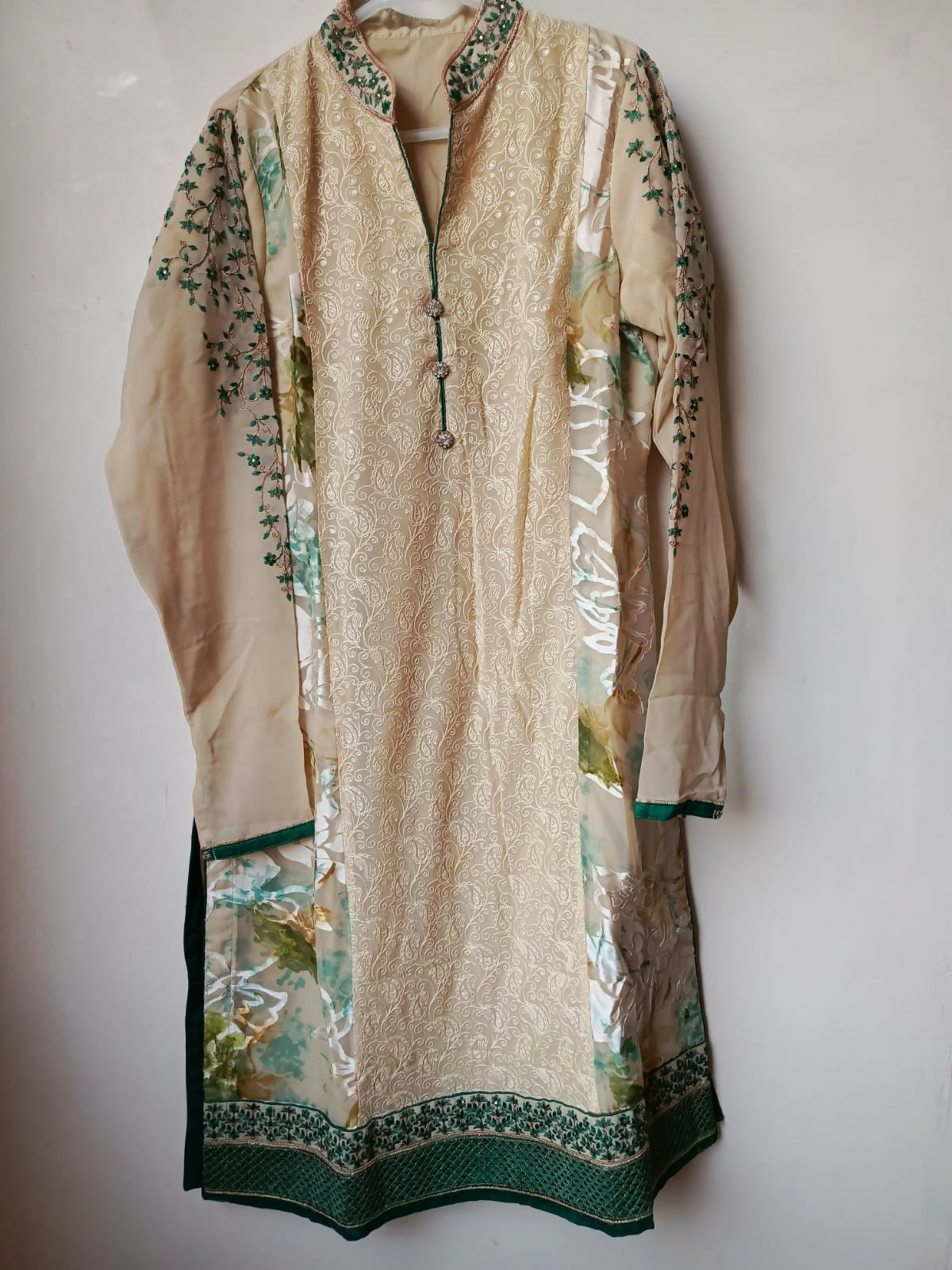 Beautiful 3PC Stitched Suit | Women Locally Made Kurta | Medium | Preloved