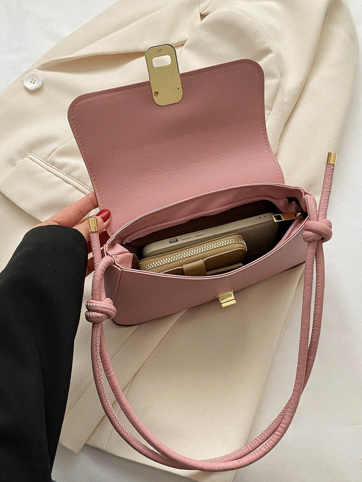 Buy 1pc Solid Color Pu Shoulder Bag With Metal Lock And Adjustable Strap in Pakistan