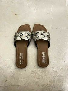 Sulafah Grey Flats (SIZE: 7) | Sandals and Flats | Worn Once