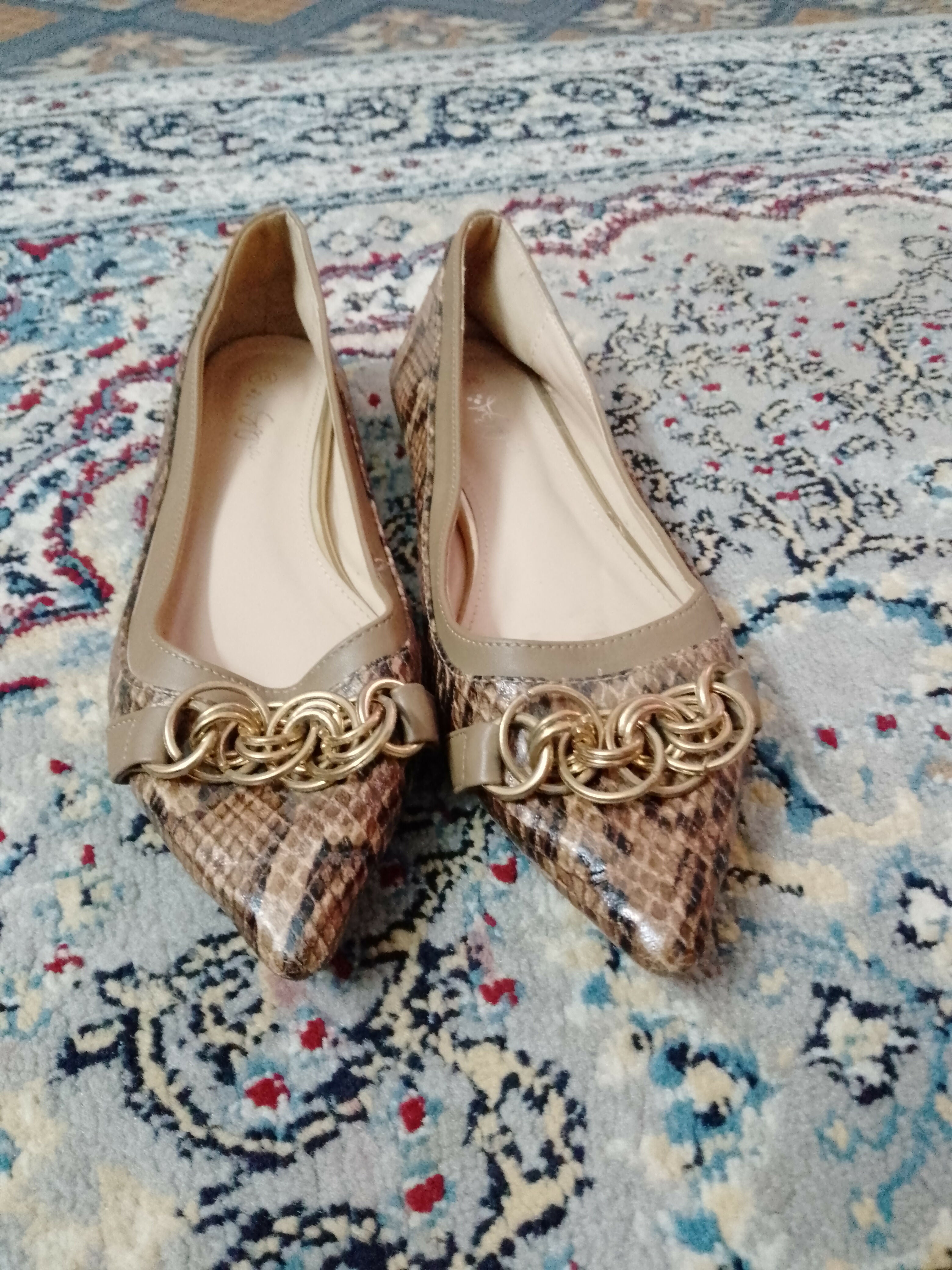 Insignia pumps | Women Shoes | Size 38 | Preloved