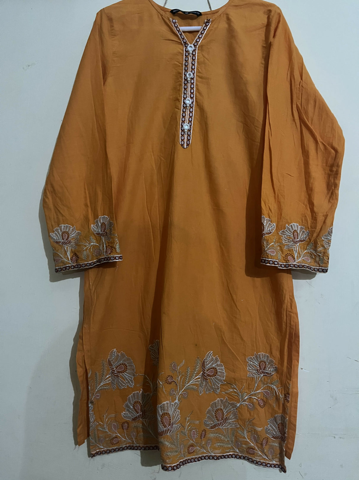 Beechtree Embroidered Kurta | Women Branded Kurta | Medium | Preloved