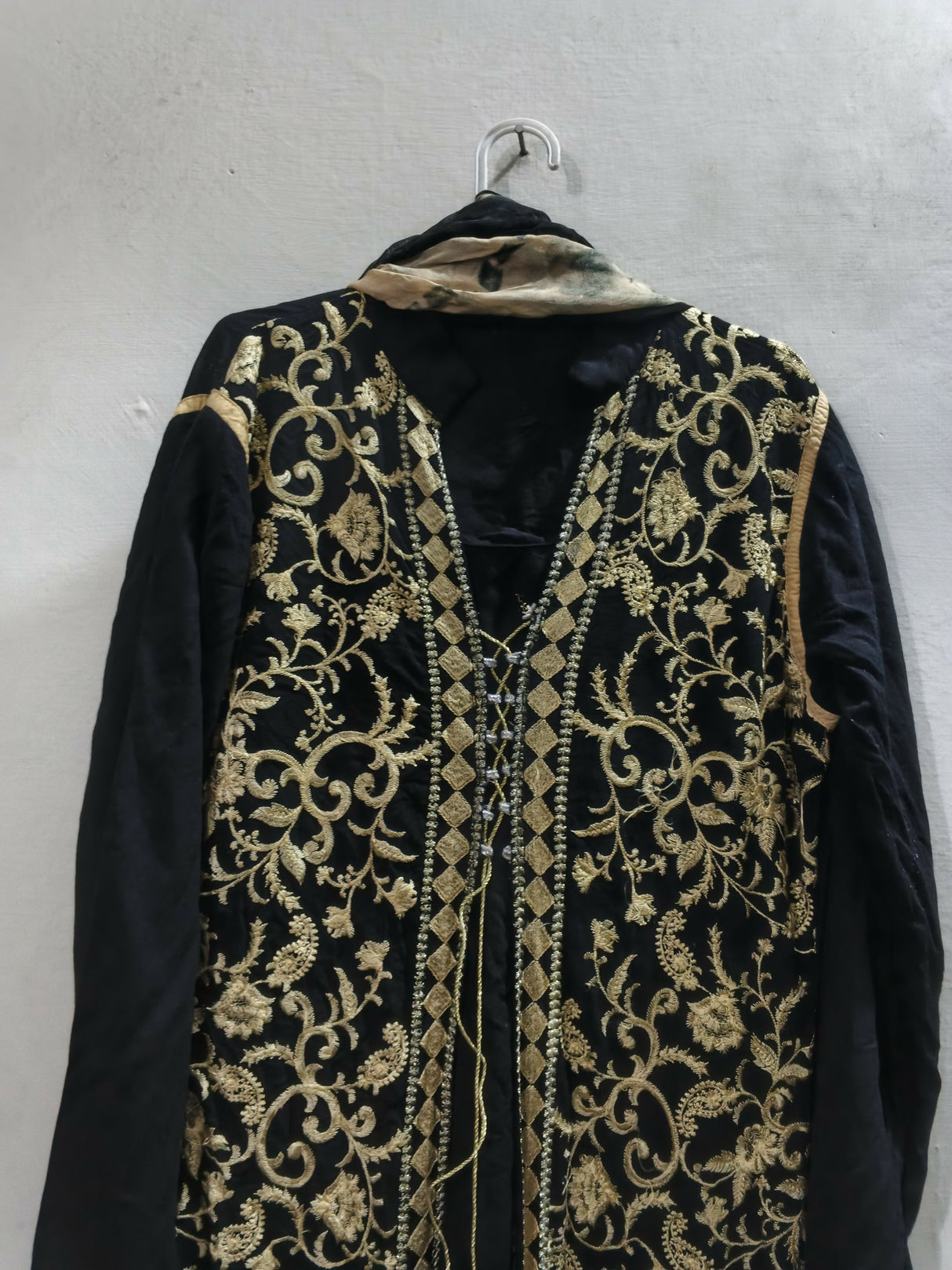 Black Embroidery Suit | Women Locally Made Kurta | Medium | Preloved