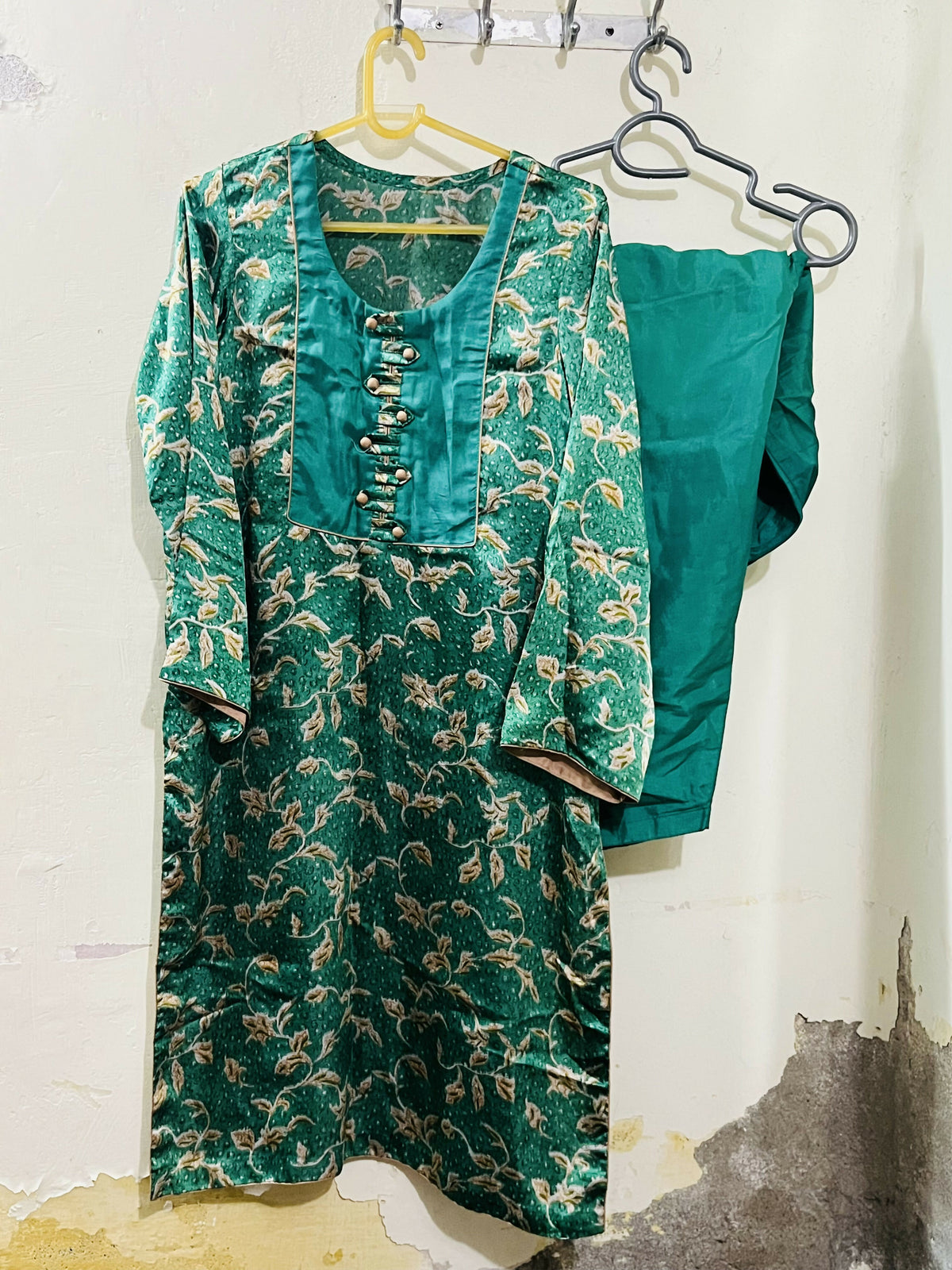 Saleem Fabrics | Women Locally Made Formals | Medium | Green | Preloved