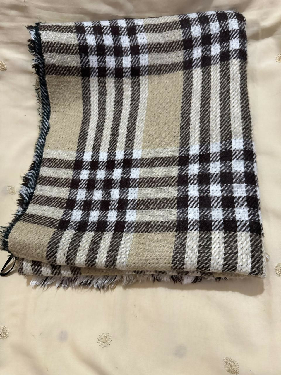 Dubai Imported Shawl | Women Sweaters & Jackets | Size: Standard | Preloved