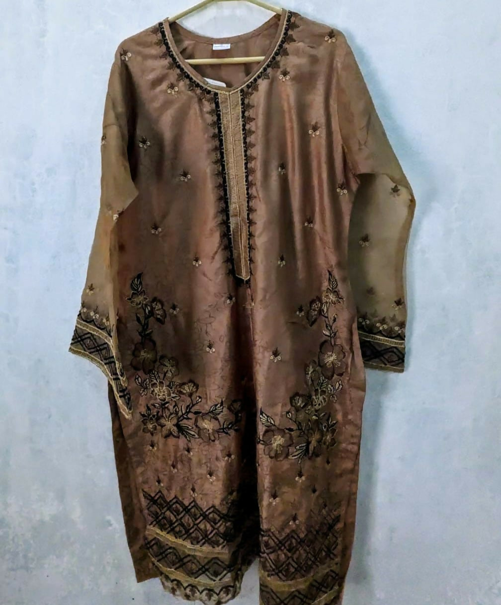 Embroidered Kurta | Women Locally Made | Large | New