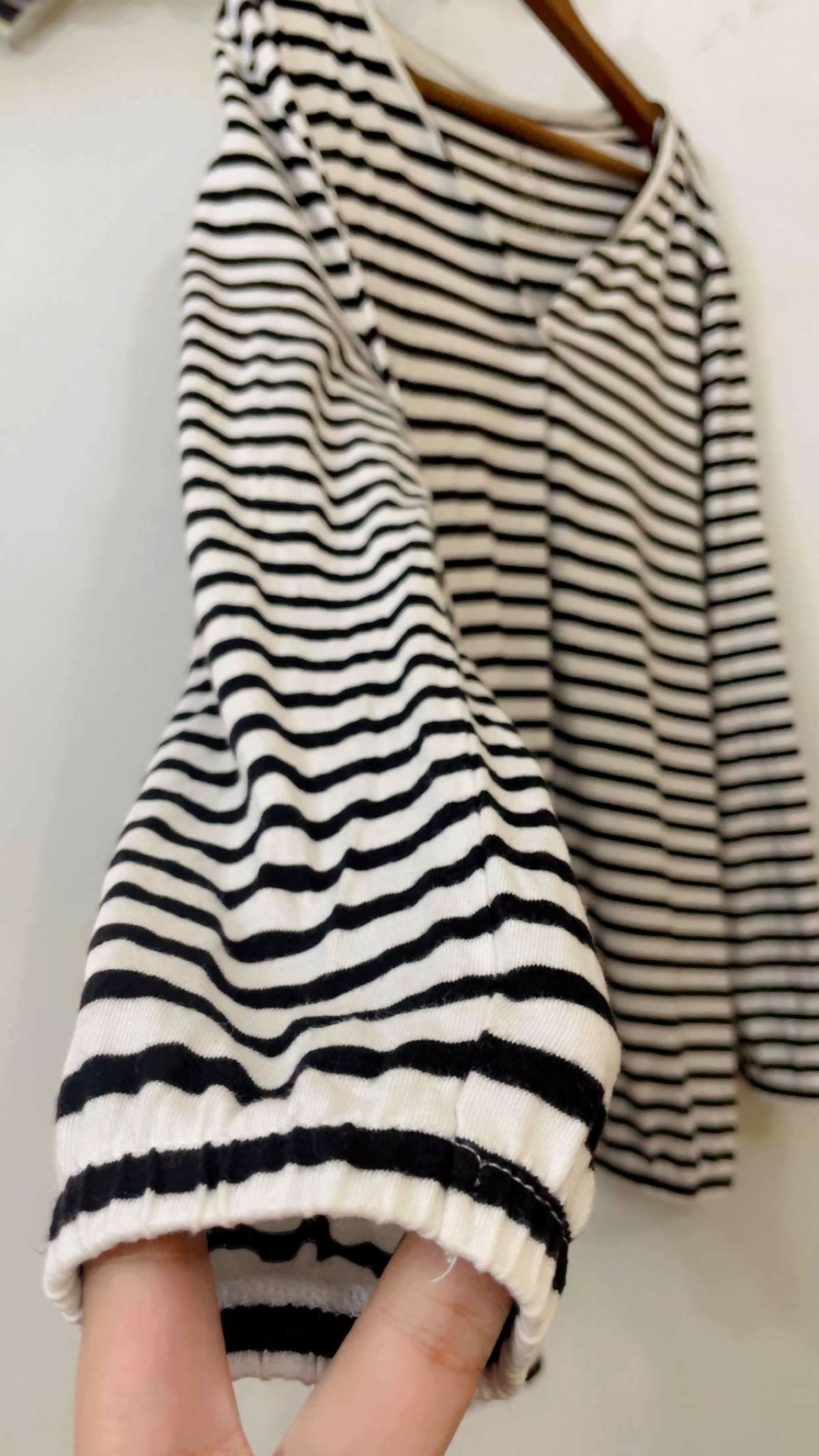 Striped Tee | Women Tops & Shirts | XLarge | Black & White | Preloved