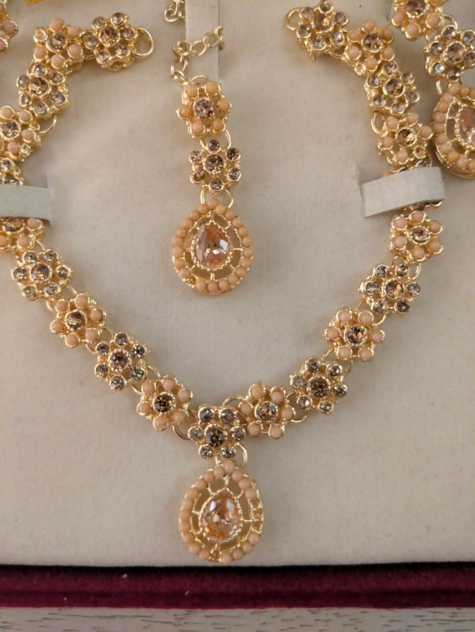 4 Piece Peach & Gold Floral Kundan Style Jewelry Set (With Box) | Women Jewelry | Neckaces & Pendants | Medium | Brand New